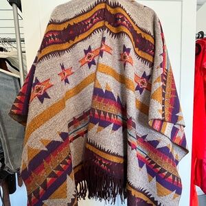 Beautiful H&M Poncho - universal size